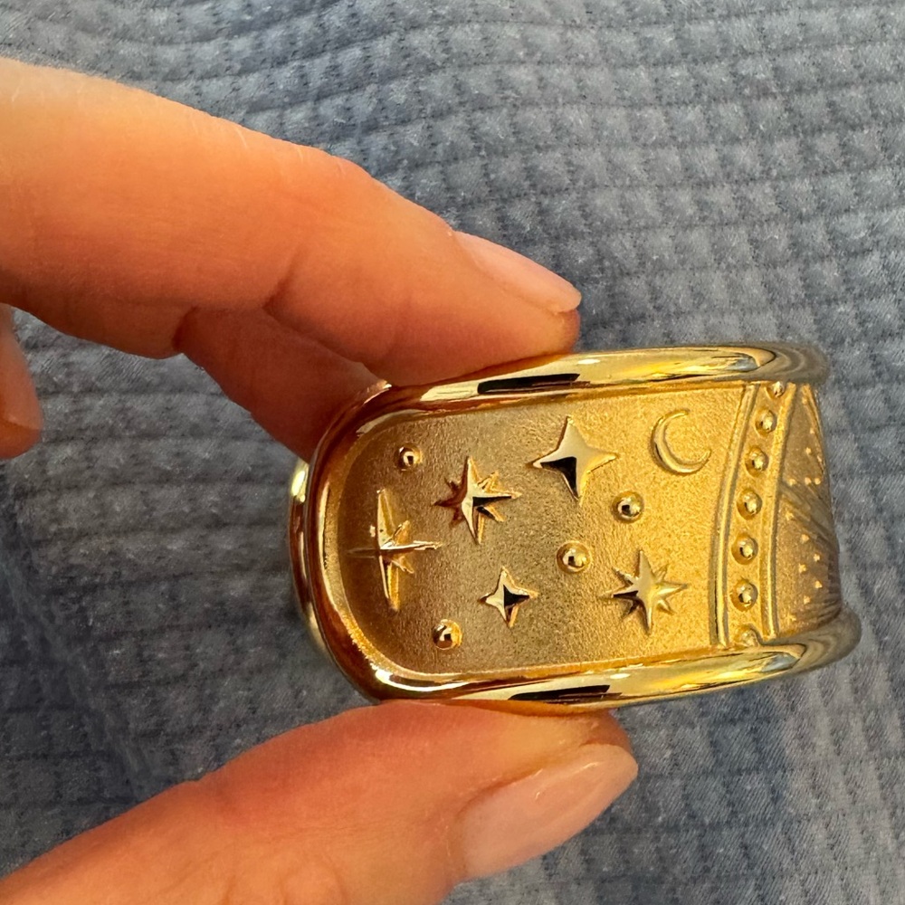 Jane Win Gold Strong Rising Sun Cuff Bracelet - Picture 6 of 8
